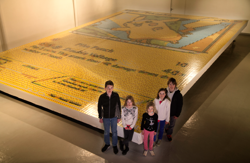 Illustration for article titled UK Artist Makes Enormous Pikachu Mosaic Out of 12,987 Pokémon Cards